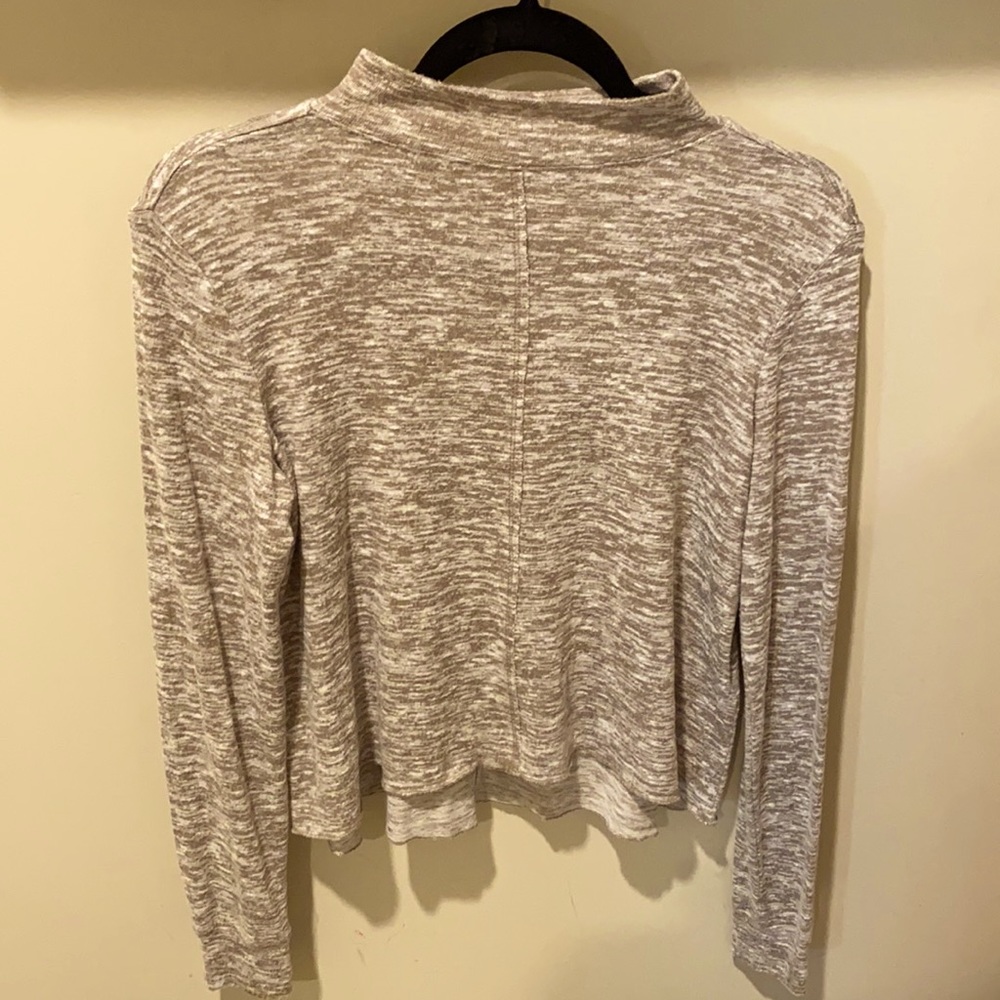 Long sleeve, loose shirt